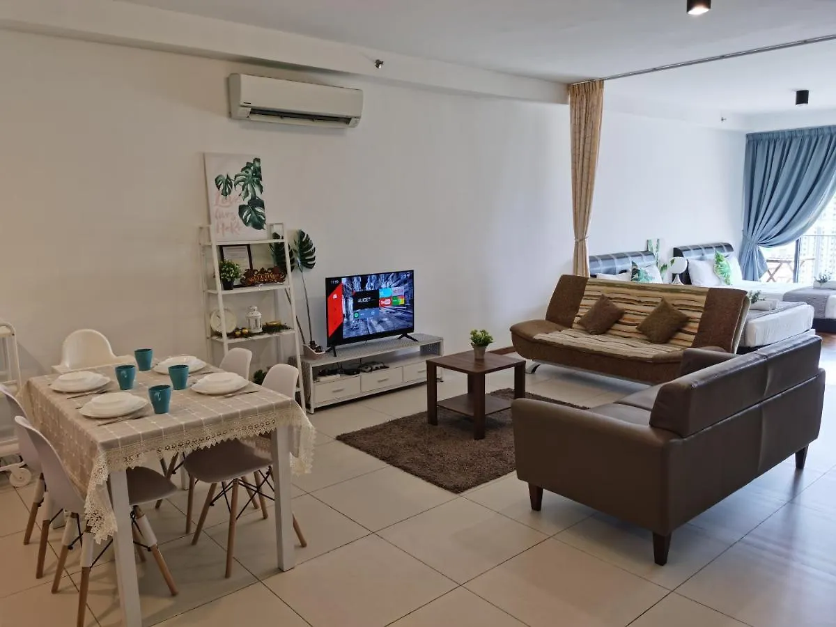 Landmark Superb Coastline View Studio # Netflix # Fast Wifi # Atari Apartment Tanjung Tokong