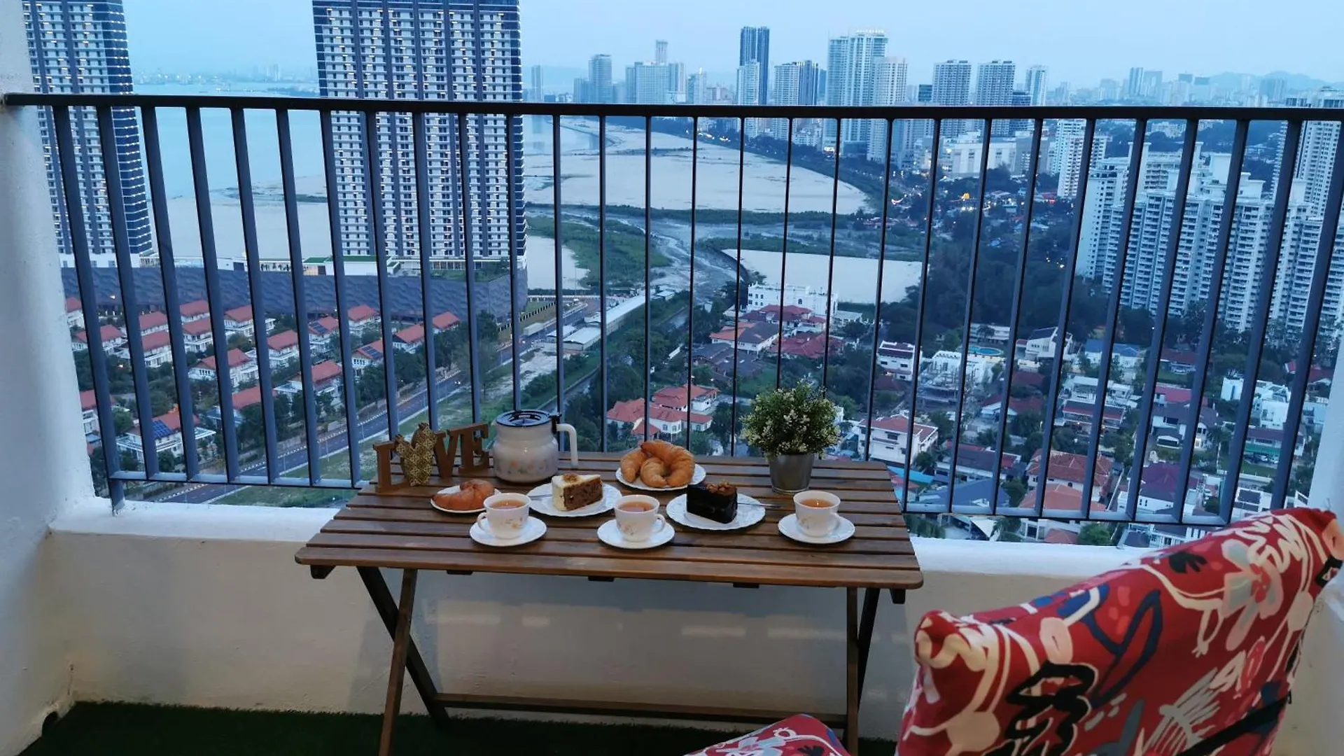 Landmark Superb Coastline View Studio # Netflix # Fast Wifi # Atari Apartment Tanjung Tokong 0*,  Malaysia