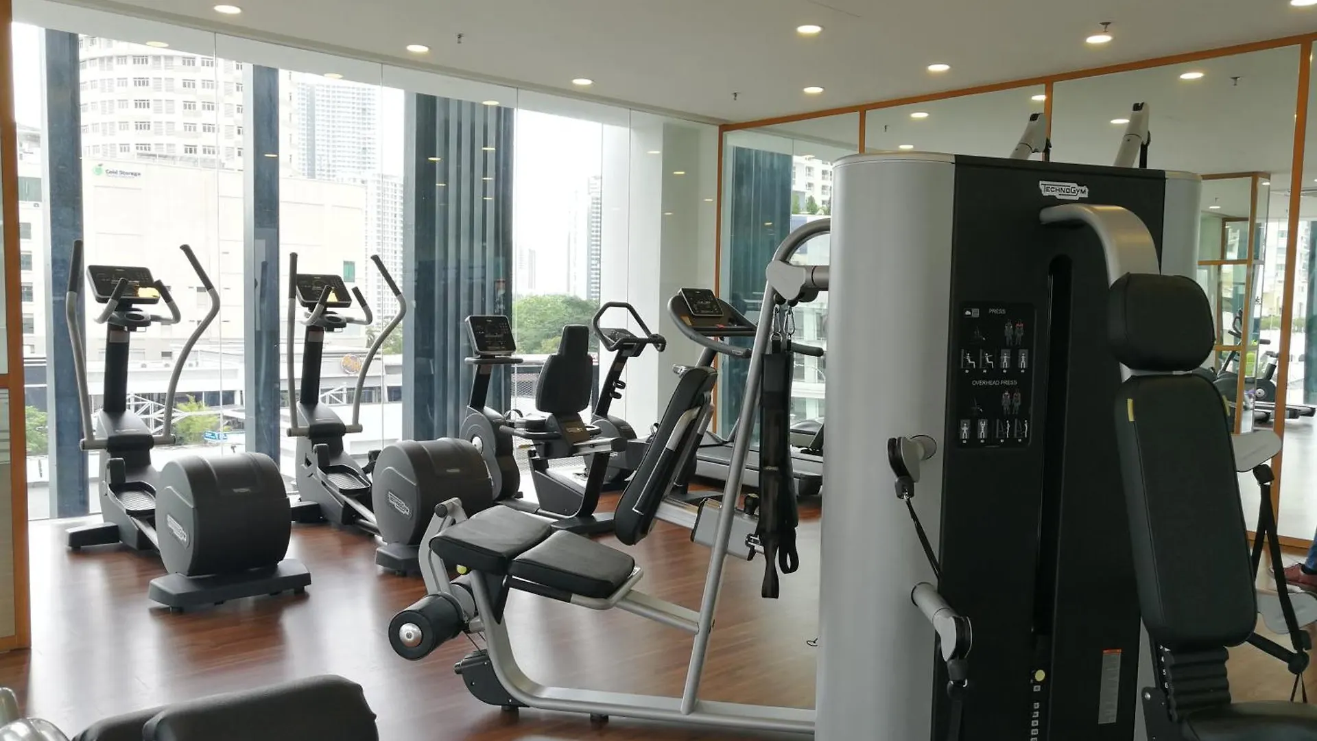 Landmark Superb Coastline View Studio # Netflix # Fast Wifi # Atari Apartment Tanjung Tokong